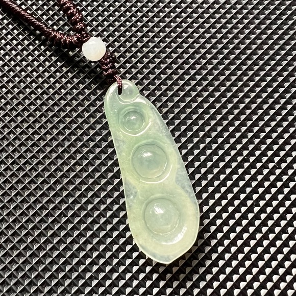 π Jade Edamame peas in a pod authentic necklace - Picture 7 of 9